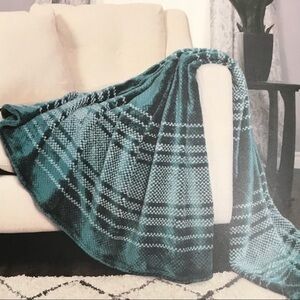 ECO Plush Throw - Forrest Green and Ivory